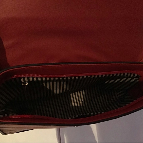 NWOT Handbag and mini bag with removable crossbody strap - Picture 3 of 3